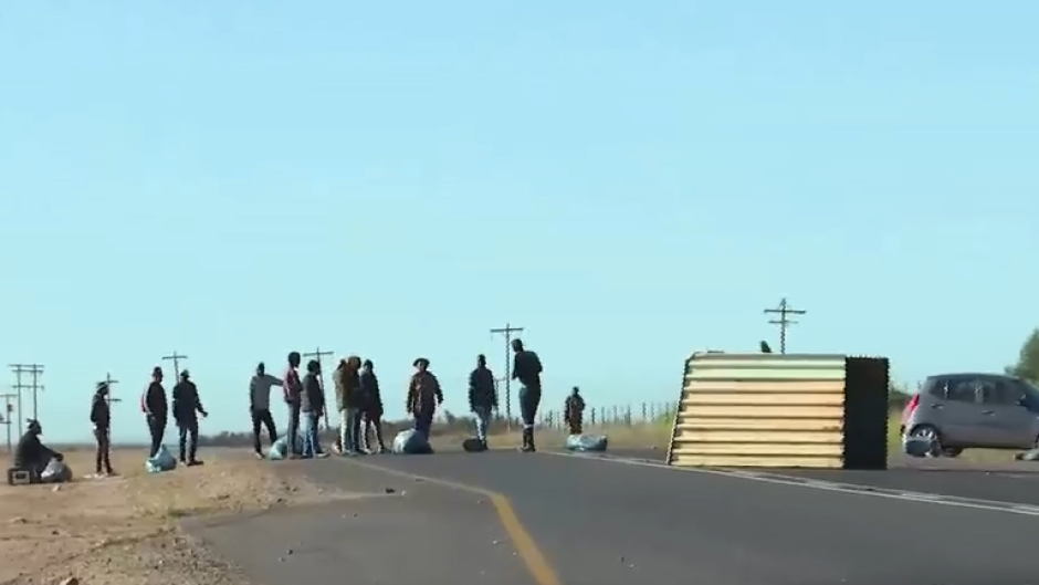 Workers protest over unpaid salaries / eNCA