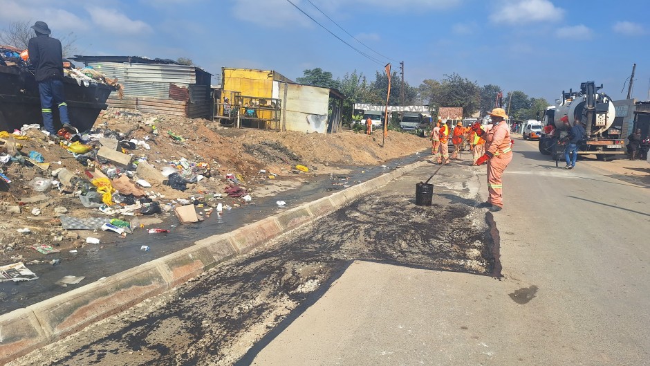 Johannesburg MMC for Transport Keny Kunene has hit the streets of Diepslot, north of Johannesburg to fix the roads / eNCA's Bafedile Moerane