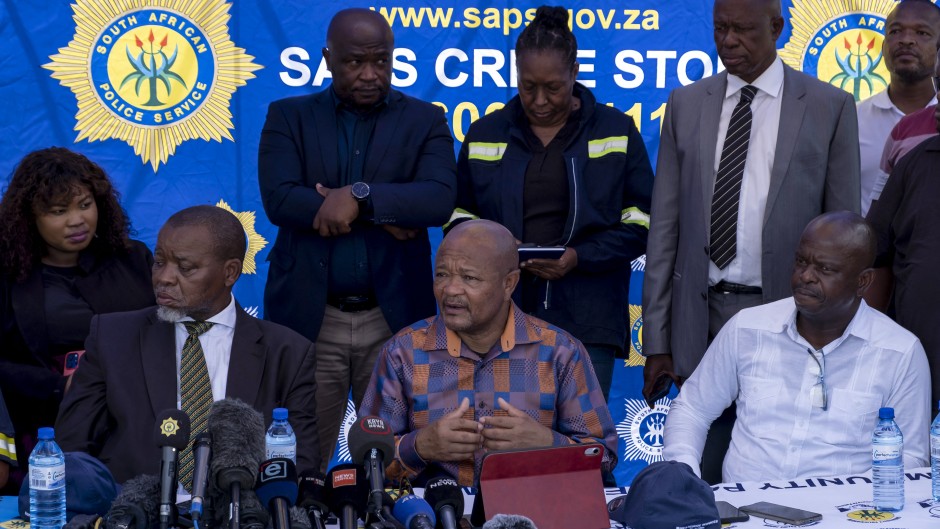 Senzo Mchunu (C) and Gwede Mantashe 