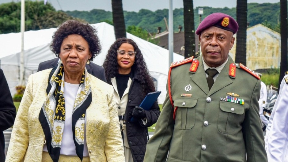Defence Minister, Angie Motshekga and  SANDF chief, General Rudzani Maphwanya