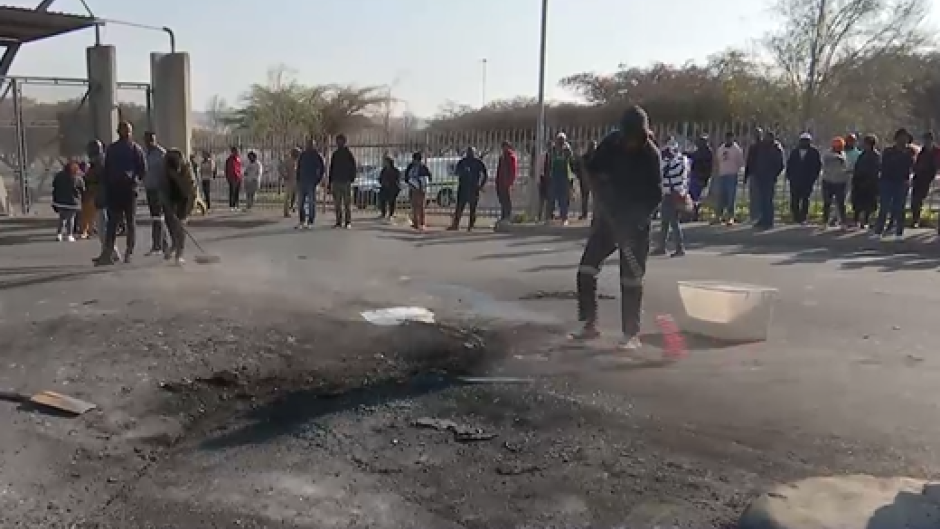 Maponya Mall forced to close its doors on Thursday after deadly attack on e-hailing driver / eNCA  