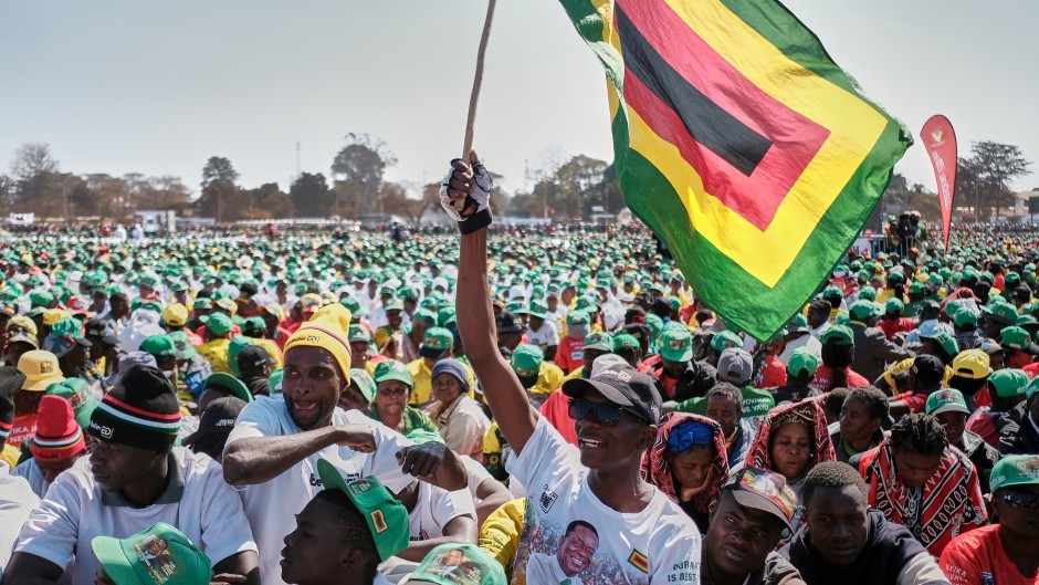 Supporters of Zimbabwe's ruling party Zanu-PF. AFP/Jekesai Njikizana