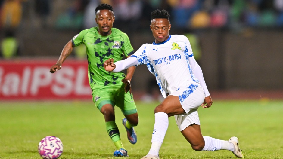 Kutlwano Letlhaku of Mamelodi Sundowns challenged by Monde Mphambaniso of Mauro Gallants. BackpagePix/Alche Greeff