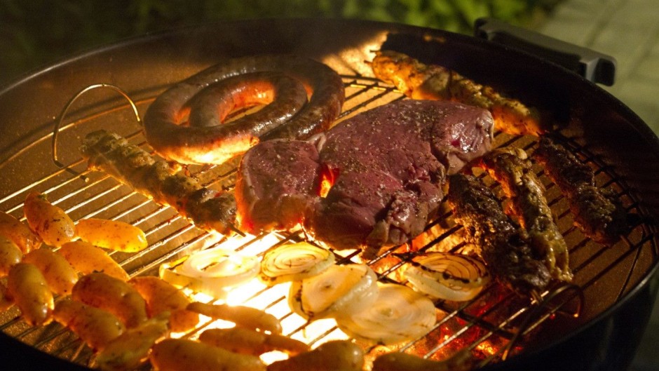 Boerewors and meat on braai stand