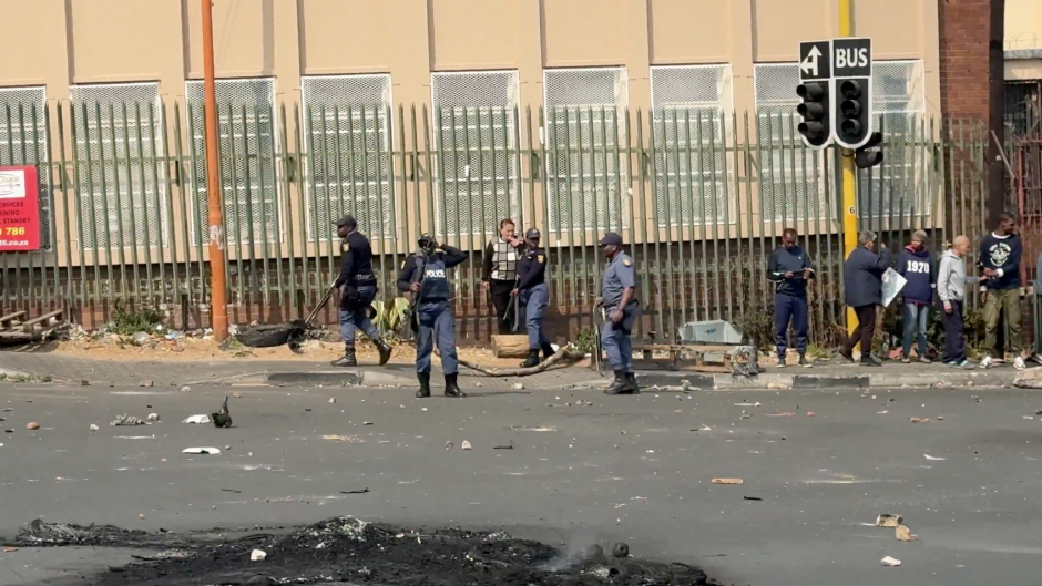 Police on the scene of the protest in Coronationville. eNCA/Nabeelah Shaikh