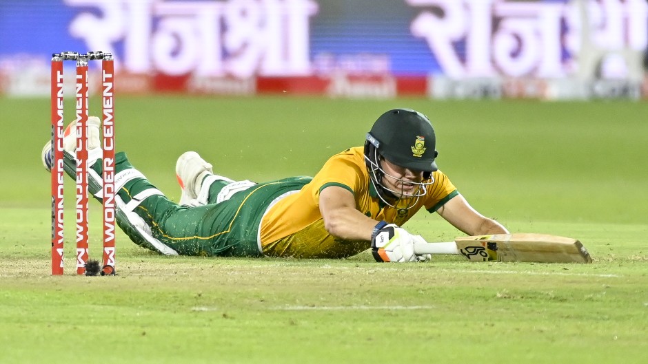 Gerald Coetzee of the Proteas diving (Cricket)