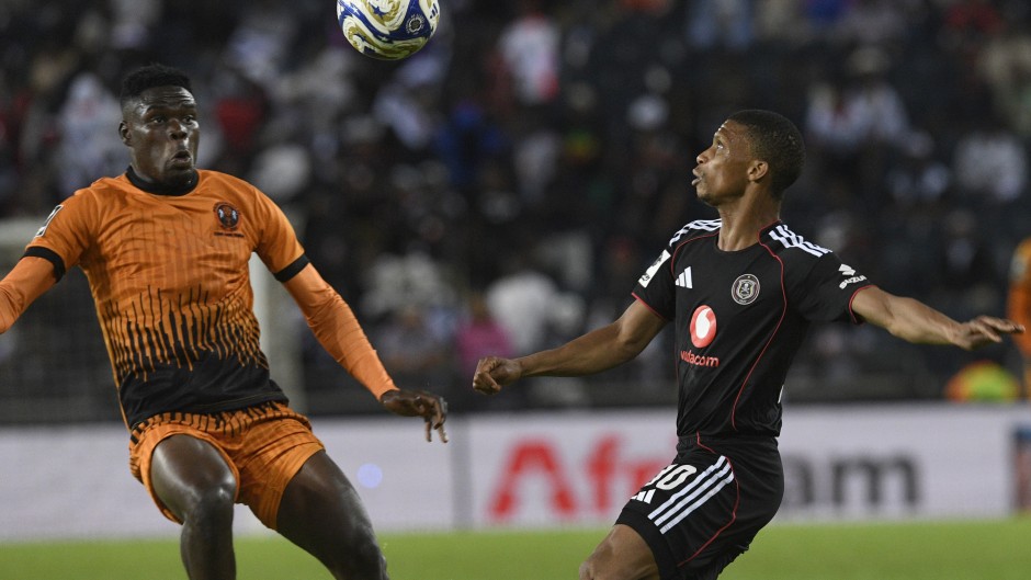 Sihle Nduli of Orlando Pirates challenges Rodney Maphangule of Polokwane City. BackpagePix/Sydney Mahlangu