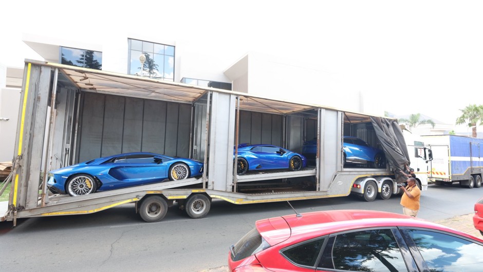 Lamborghinis being confiscated by the SIU at Hangwani Maumela's residence
