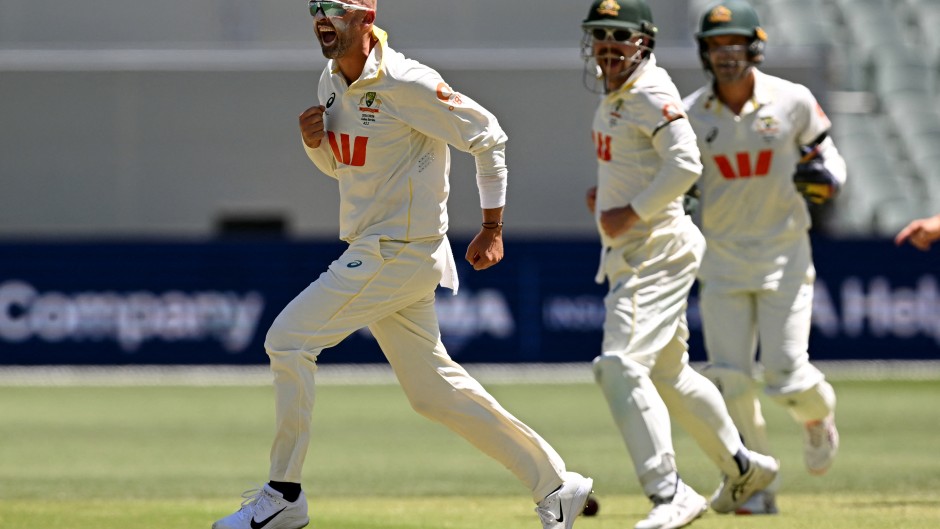 Australian bowler Nathan Lyon (L) celebrates dismissing England batsman Ben Duckett. AFP/William West