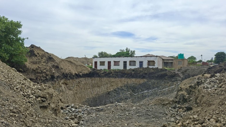 Illegal mining in Bapong. eNCA/Bafedile Moerane