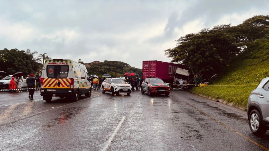 A truck and a minibus taxi collided on the R102 in the Lotus Park area. eNCA/Dasen Thathiah