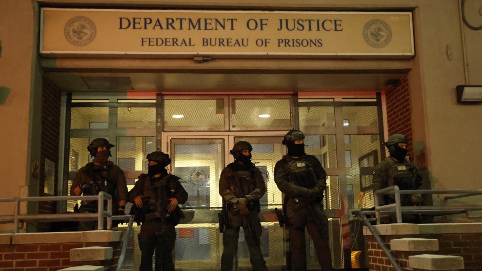 Armed police officers stand in front of the Metropolitan Detention facility in the Brooklyn borough of New York, where ousted president Nicolas Maduro is expected to be held. AFP/John Lamparski