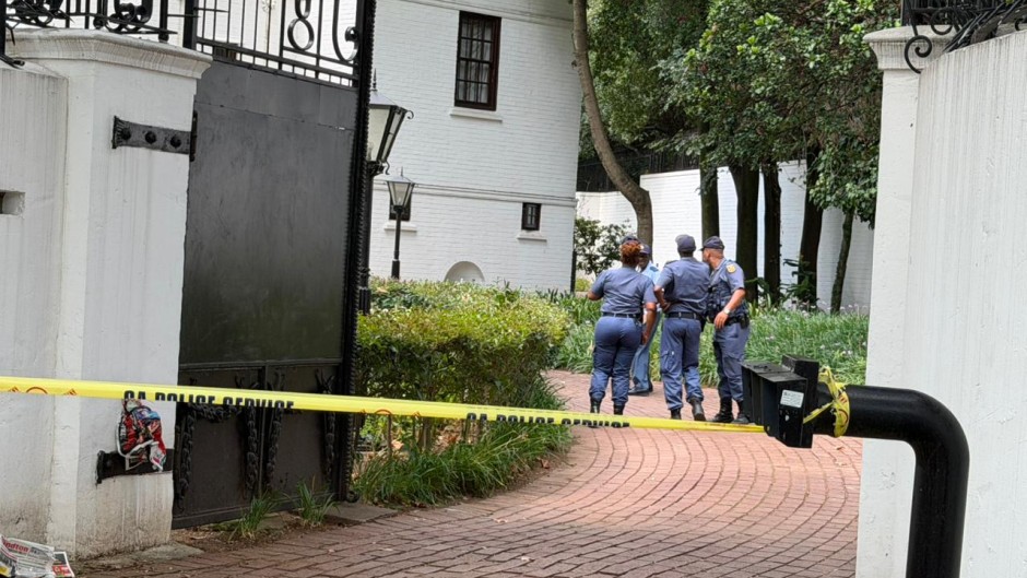 Police at the scene of the Hyde Park shooting. eNCA/Heidi Giokos