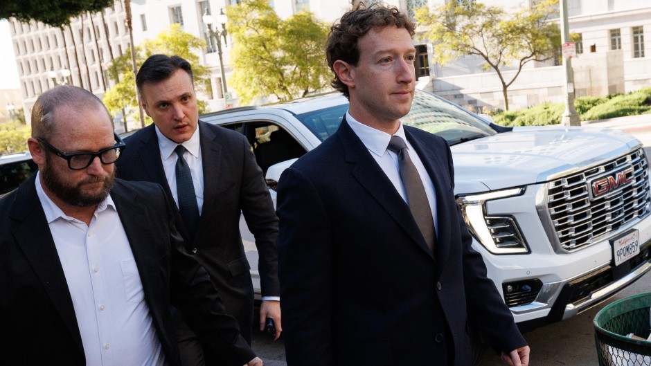 Meta CEO and Chairman Mark Zuckerberg (R) arrives at Los Angeles Superior Court. AFP/Patrick T Fallon 