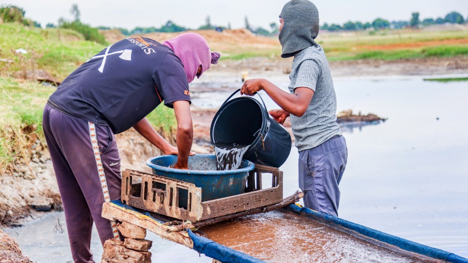 Residents wash soil in search of alleged gold deposits on makeshift tables at Gugulethu Informal Settlement in Springs. Gallo Images/OJ Koloti