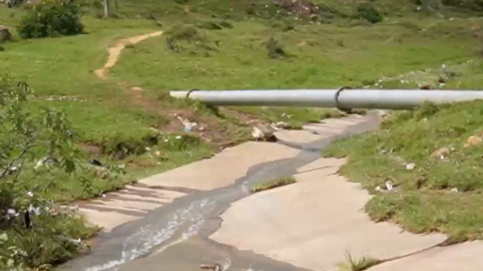 This after a 14-year-old pupil Endinako Dudu-Buni, was swept away by floodwaters. They say the municipality's failure to deal with blocked drains and poor infrastructure, has led to her death.