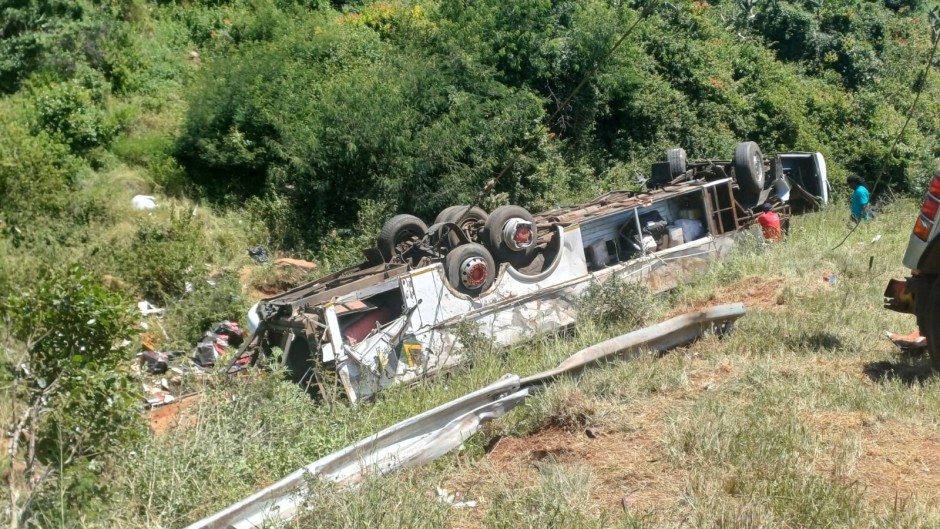 At least five people have died and dozens others injured after a bus plunged off a cliff on the N1 highway towards Musina outside Louis Trichardt on Thursday. eNCA