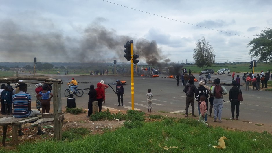 Thembisa residents have promised to continue their shutdown until their demands are met. eNCA/Hloni Mtimkulu