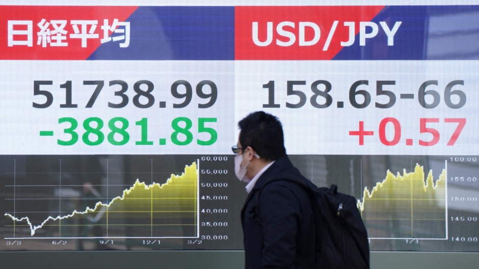 Electronic quotation boards displaying the Nikkei Stock Average (L) on the Tokyo Stock Exchange and the foreign exchange rate of the Japanese yen against the US dollar. AFP/Kazuhiro Nogi