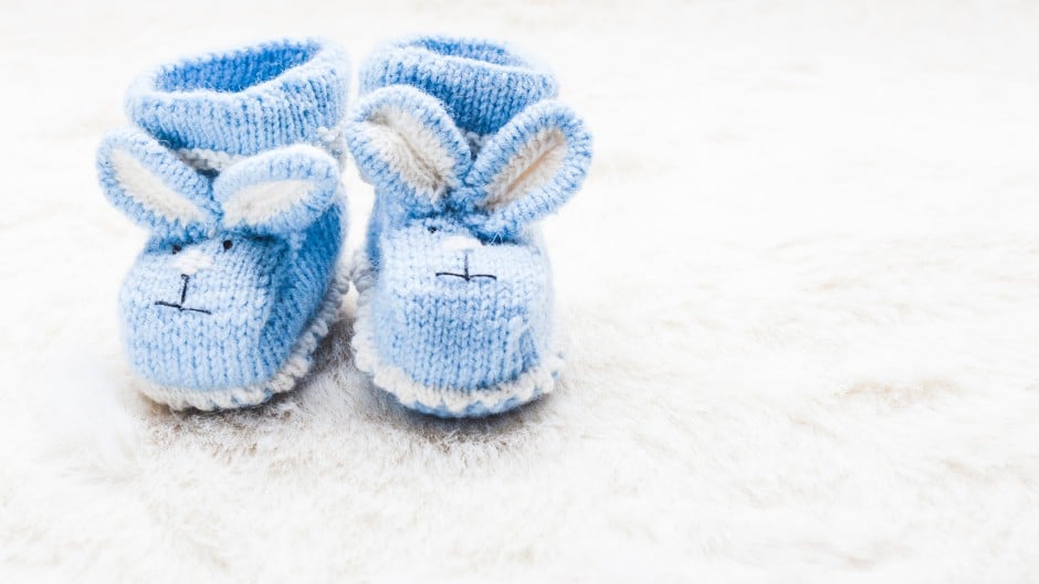 Blue baby booties. GettyImages/oksix