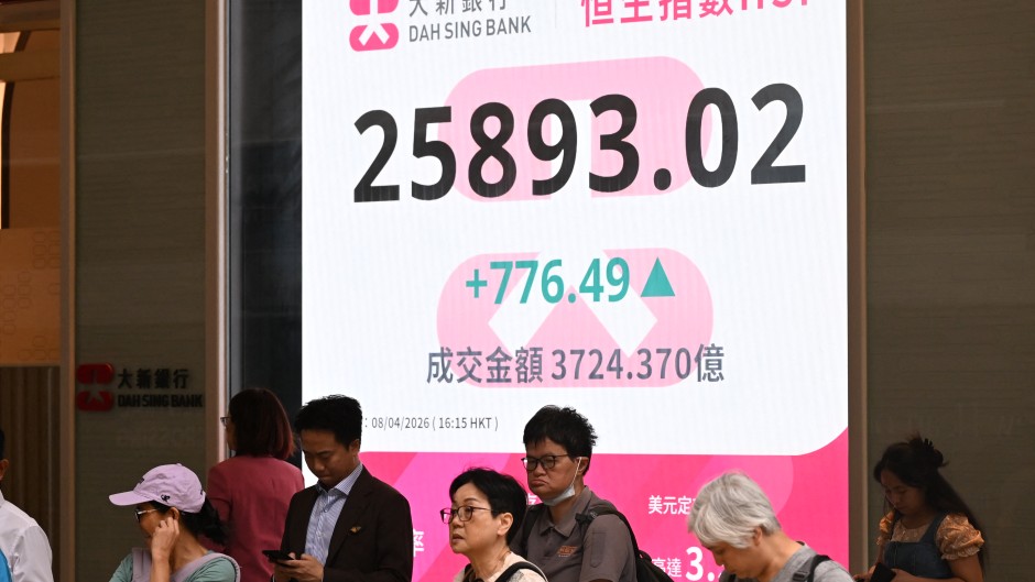 An electronic sign board shows the Hang Seng Index closing price in Hong Kong. AFP/Peter Parks