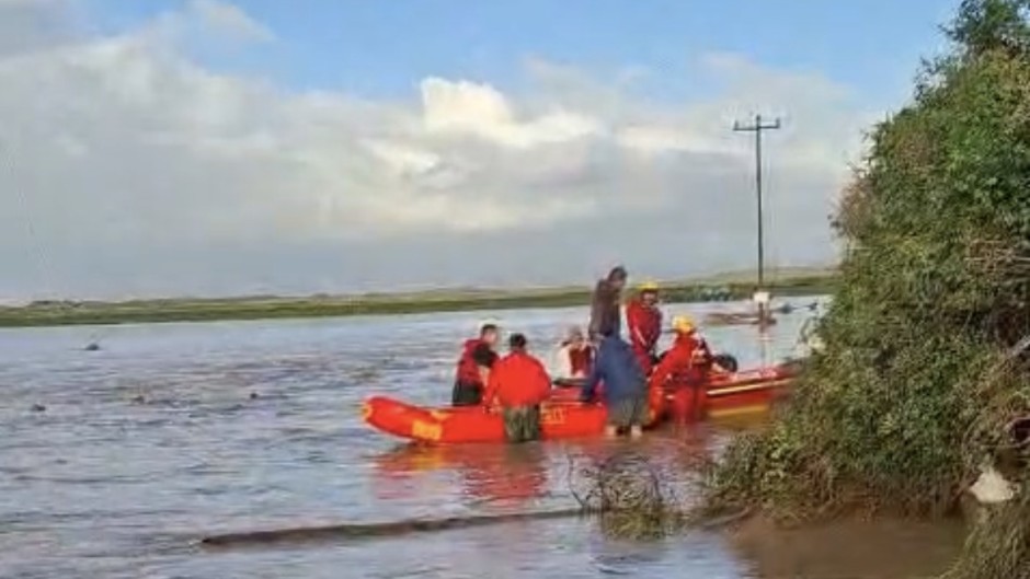 Twenty-one people have been rescued.  eNCA/Nobesuthu Hejana 
