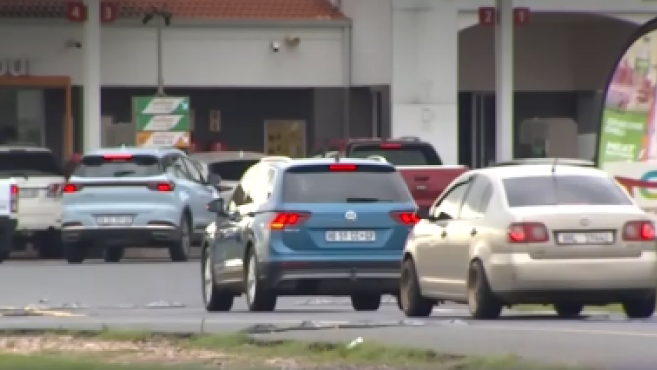  Long queues expected at filling stations this evening as steep fuel price increases take effect at midnight.