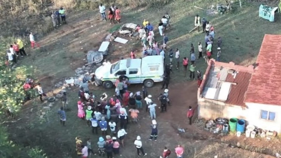 Angry mob traps KZN police after murder arrest. RUSA/Facebook