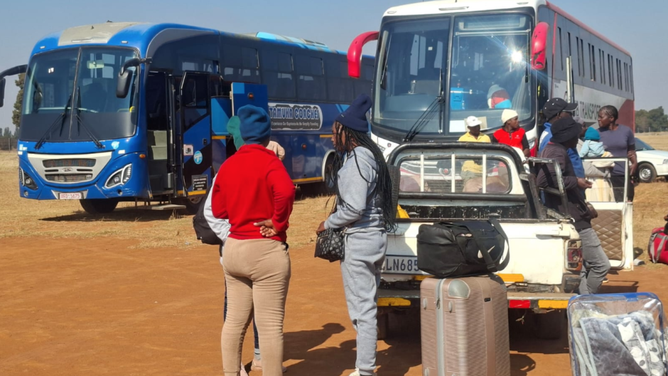 Nearly 160 Zimbabweans to be bussed home 
