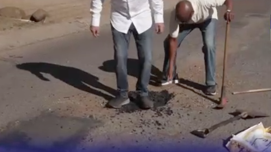 Sandown Estate residents in Sandton fixing potholes.