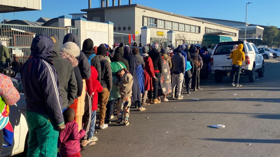 30 June_Zimbabweans queuing in Cape Town to depart the country. 