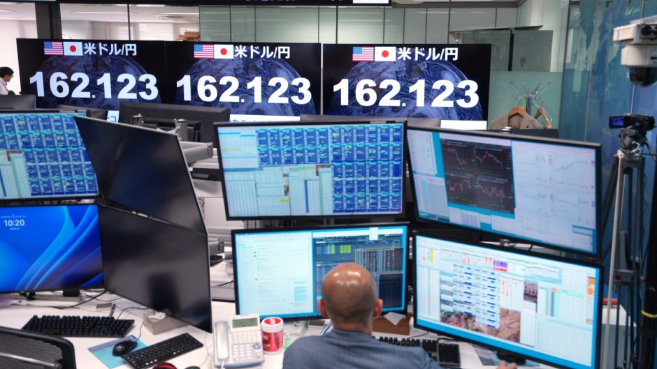 Electronic boards display the foreign exchange rate of the Japanese yen against the US dollar. AFP/Kazuhiro Nogi.jpg