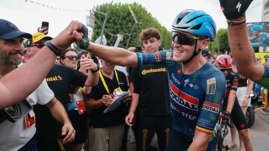 Soudal Quick-Step team's Belgian rider Tim Merlier celebrates after winning the 12th stage of the 113th edition of the Tour de France cycling race, 179,1 km between Circuit de Nevers Magny-Cours and Chalon-sur-Saône in central France, on July 16, 2026. (Photo by Stephanie Lecocq / POOL / AFP)
