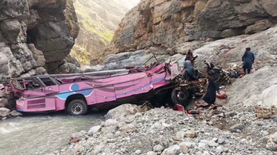 Pakistan bus crash 