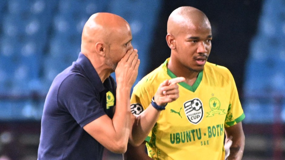  Mamelodi Sundowns coach Miguel Cardoso and Jayden Adams. Lefty Shivambu/Gallo Images
