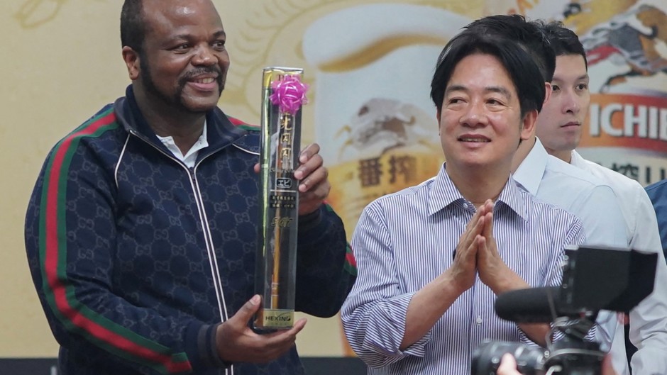 King Mswati III of Eswatini (L) holds his prize next to Taiwan's President-elect Lai Ching-te (R)