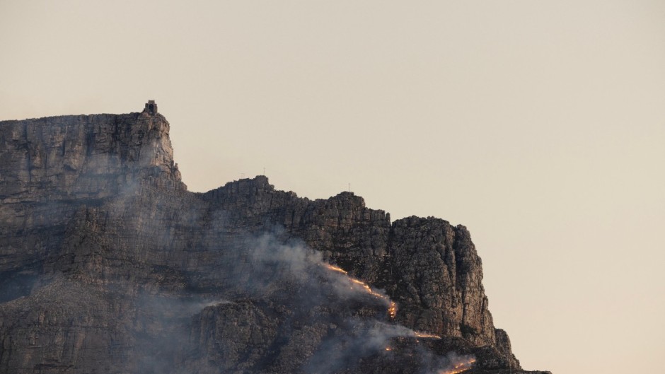 A fire rages on the side of Table Mountain in Cape Town. AFP/Gianluigi Guercia