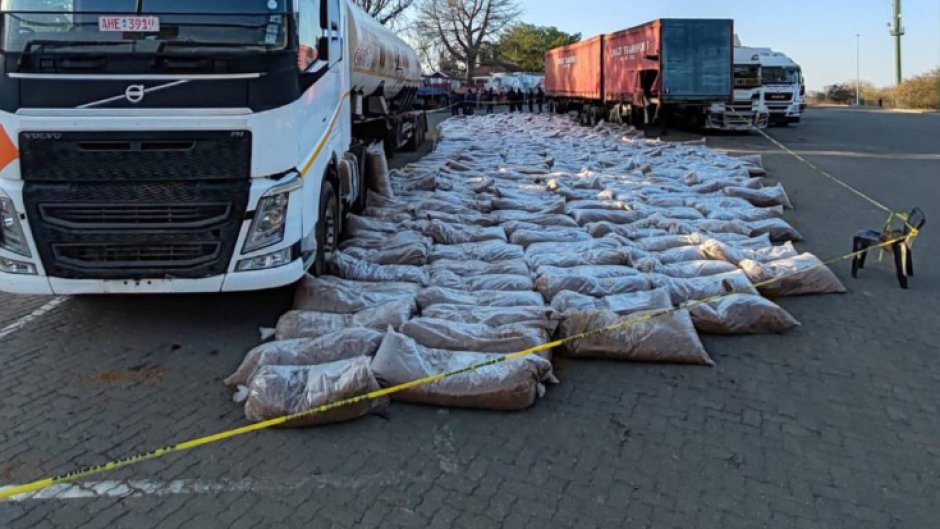 Police found 521 plastic bags containing about 7,294kg of suspected manufactured tobacco. X/@SAPoliceService