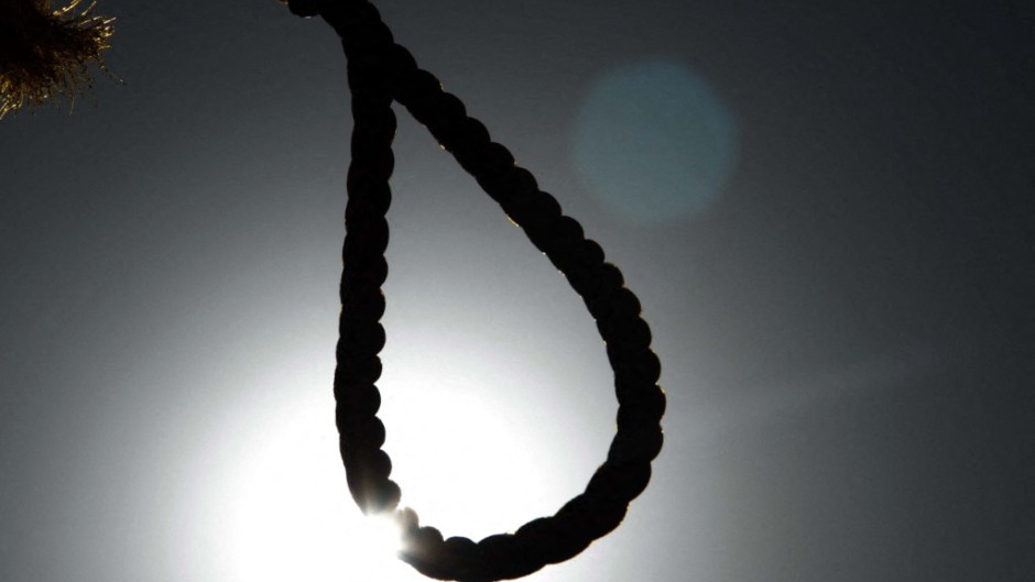 nooses prepared to execute men