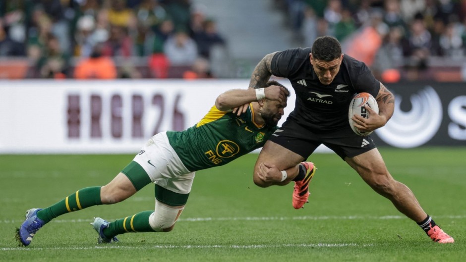 Cobus Reinach tackles New Zealand's hooker Codie Taylor 