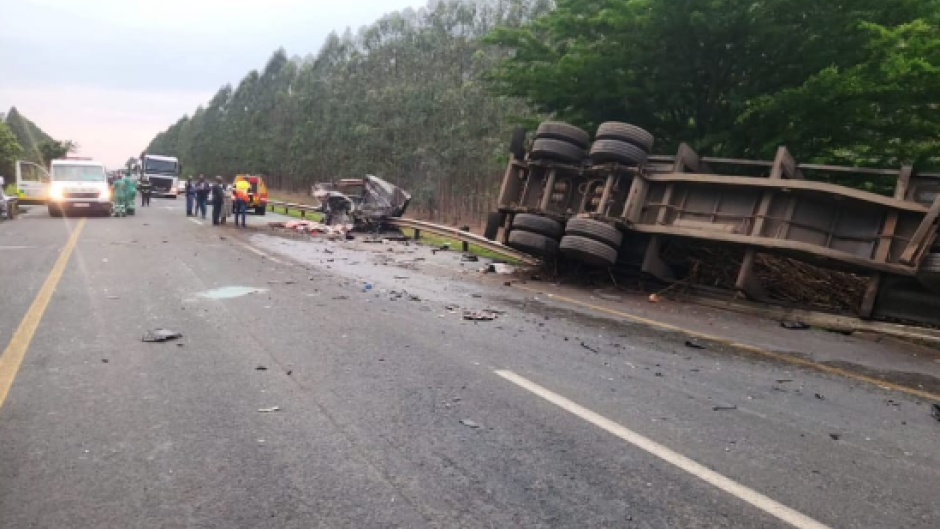Mtubatuba taxi and truck head-on collision