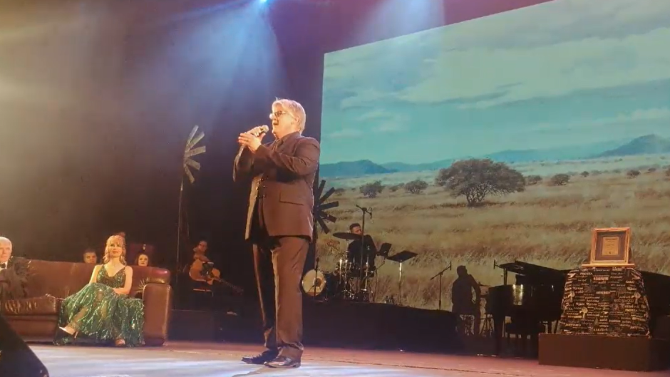 Jannie Moolman on stage singing 