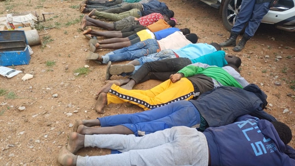 Police have arrested 92 suspected illegal miners. X/@SAPoliceService