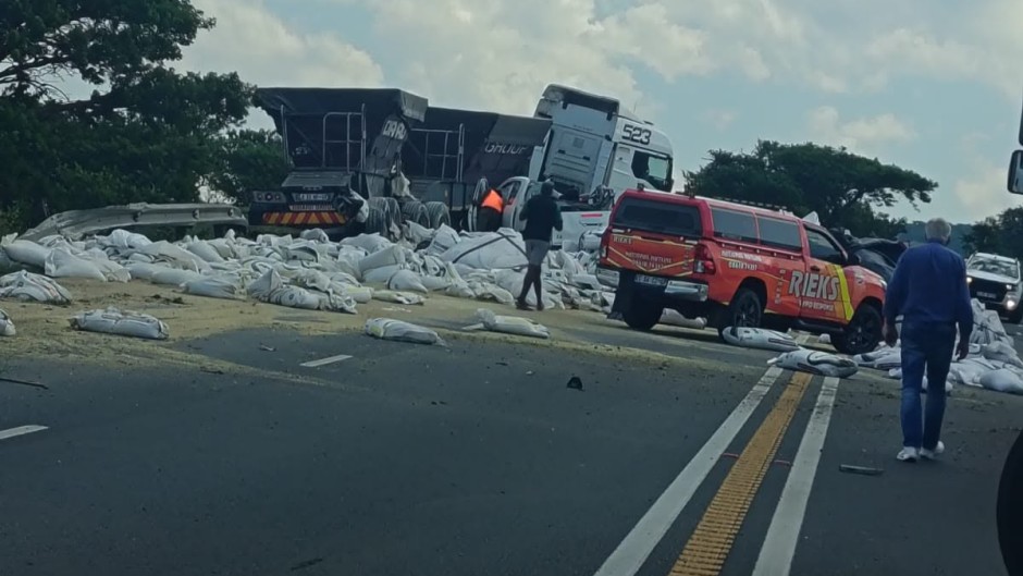  Six people have died following a horrific accident on the N3 toward Van Reenen, near Ladysmith. Photo supplied by KZN Transport and Human Settlements