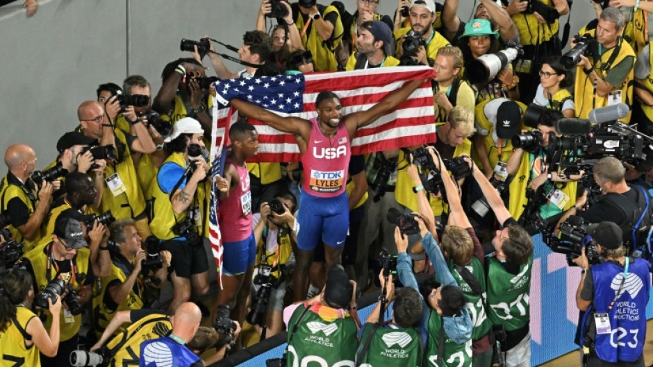 USA's Noah Lyles (R) and USA's 200m silver medallist Erriyon Knighton