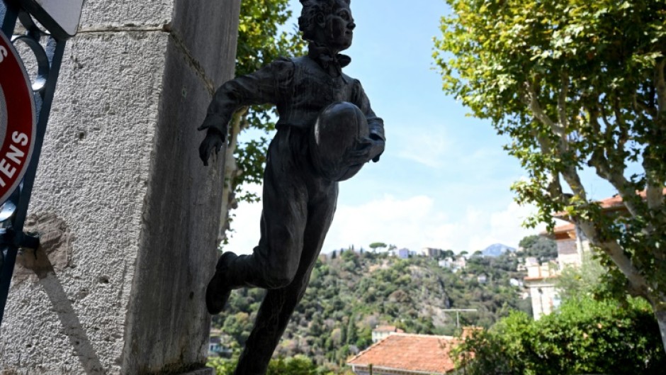 A statue of William Webb-Ellis at the entrance of the cemetery in Menton