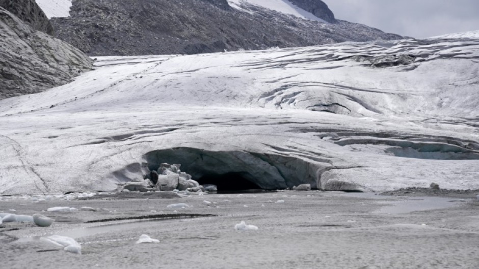 The glacier has lost approximately 2.7 kilometres since the end of the 19th century
