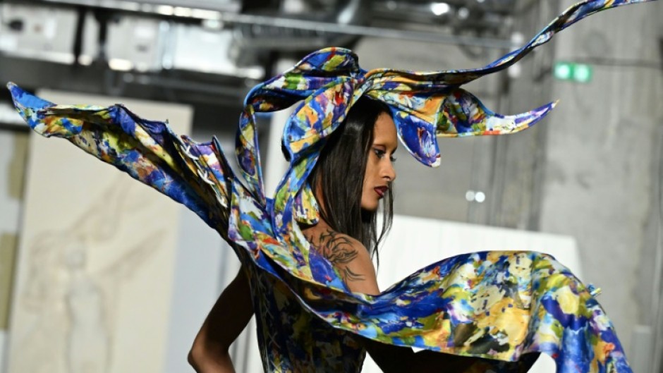 Weinsanto brings cabaret vibes to the Paris catwalk