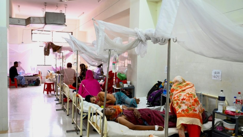 Patients receive treatment for dengue fever in Dhaka's Shaheed Suhrawardy Medical College Hospital. More than 1,000 people have died this year in Bangladesh's worst outbreak of the mosquito-borne disease