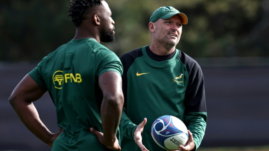 South Africa  captain Siya Kolisi (L) and coach Jacques Nienaber (R)